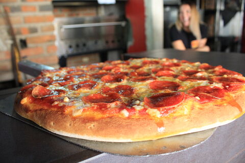 Pizza & Roll image 1