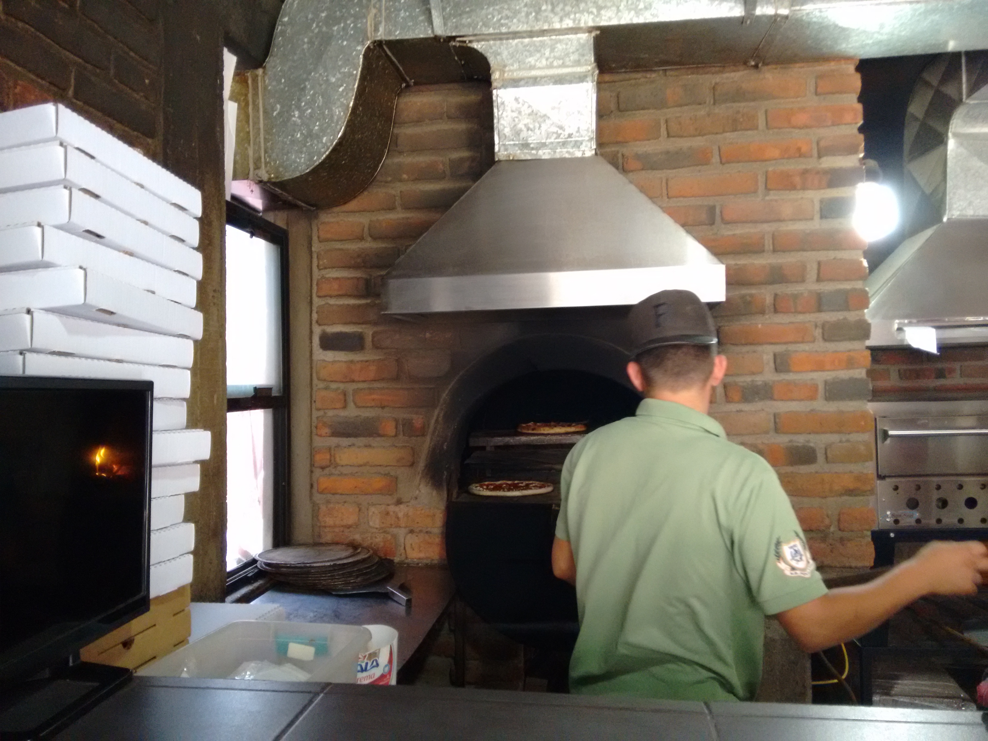 Pizza & Roll image 7