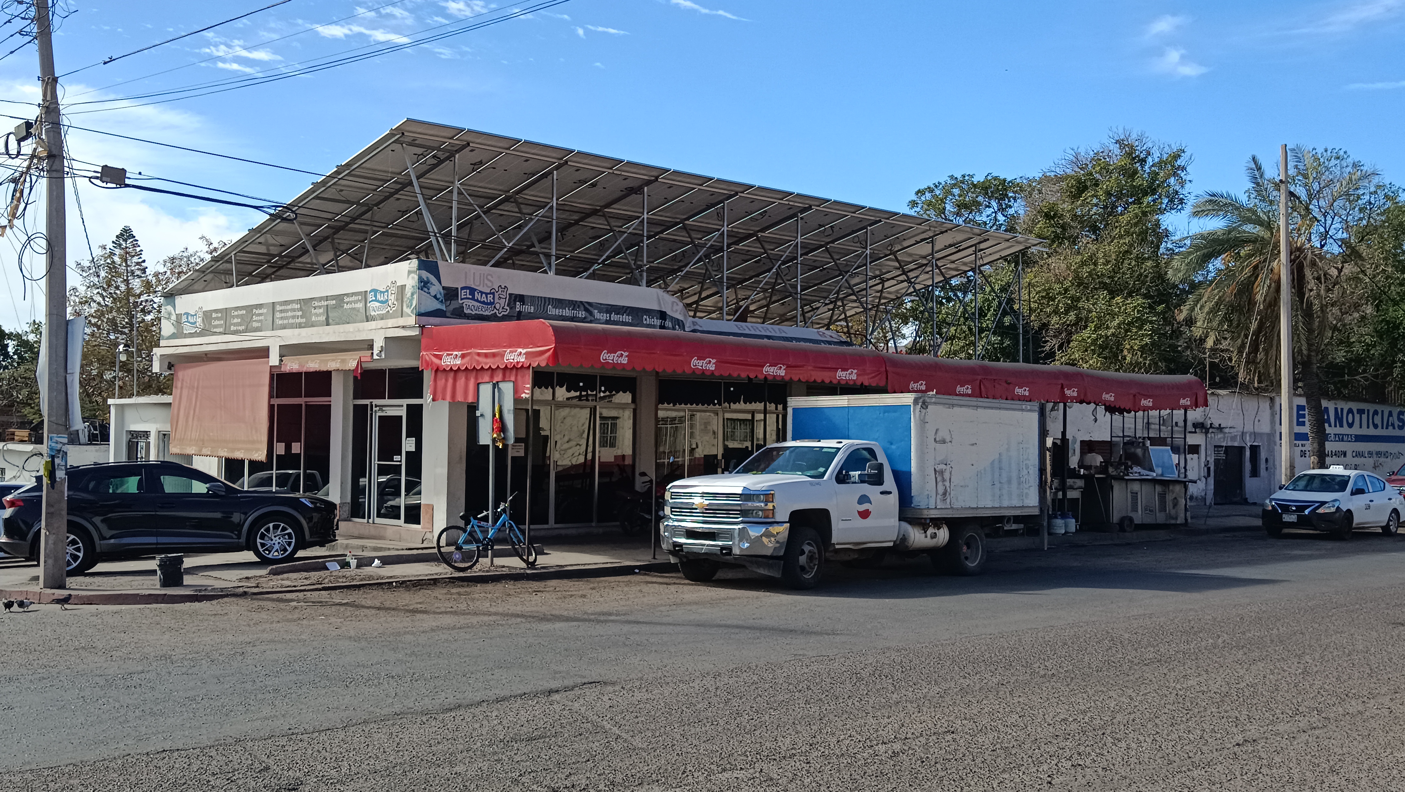 Tacos y jugos de cabeza Luis "El Ñar" image 5