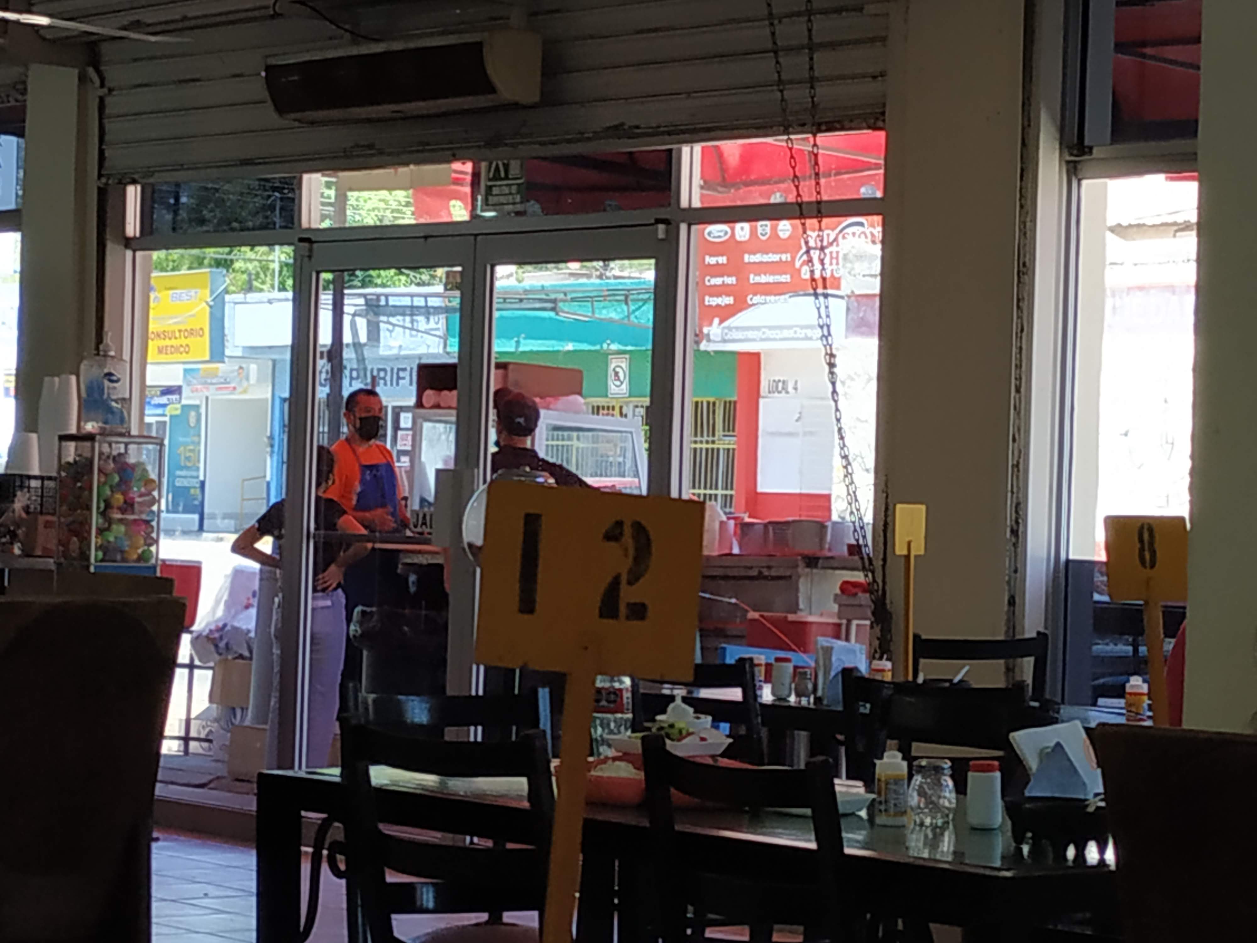 Tacos y jugos de cabeza Luis "El Ñar" image 7