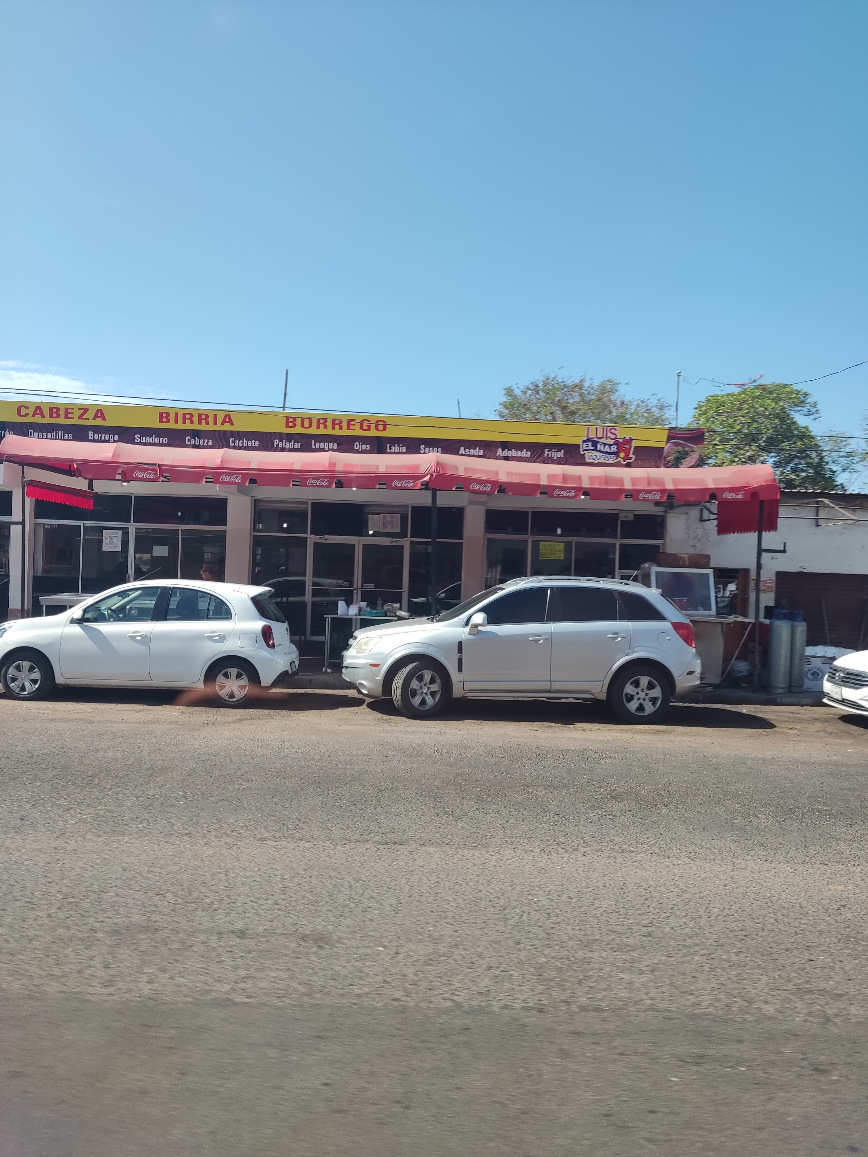 Tacos y jugos de cabeza Luis "El Ñar" image 10