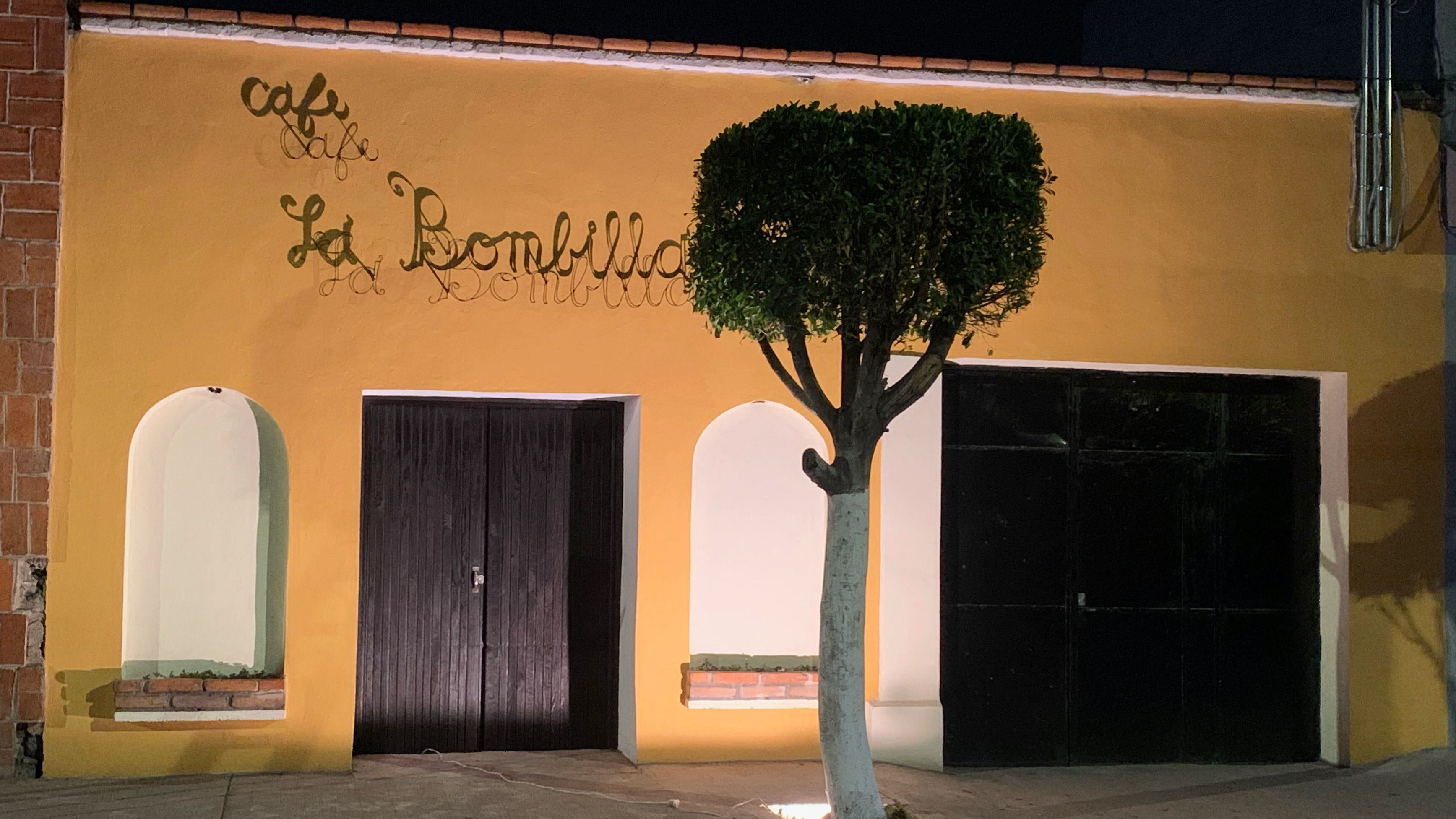Café La Bombilla image 1