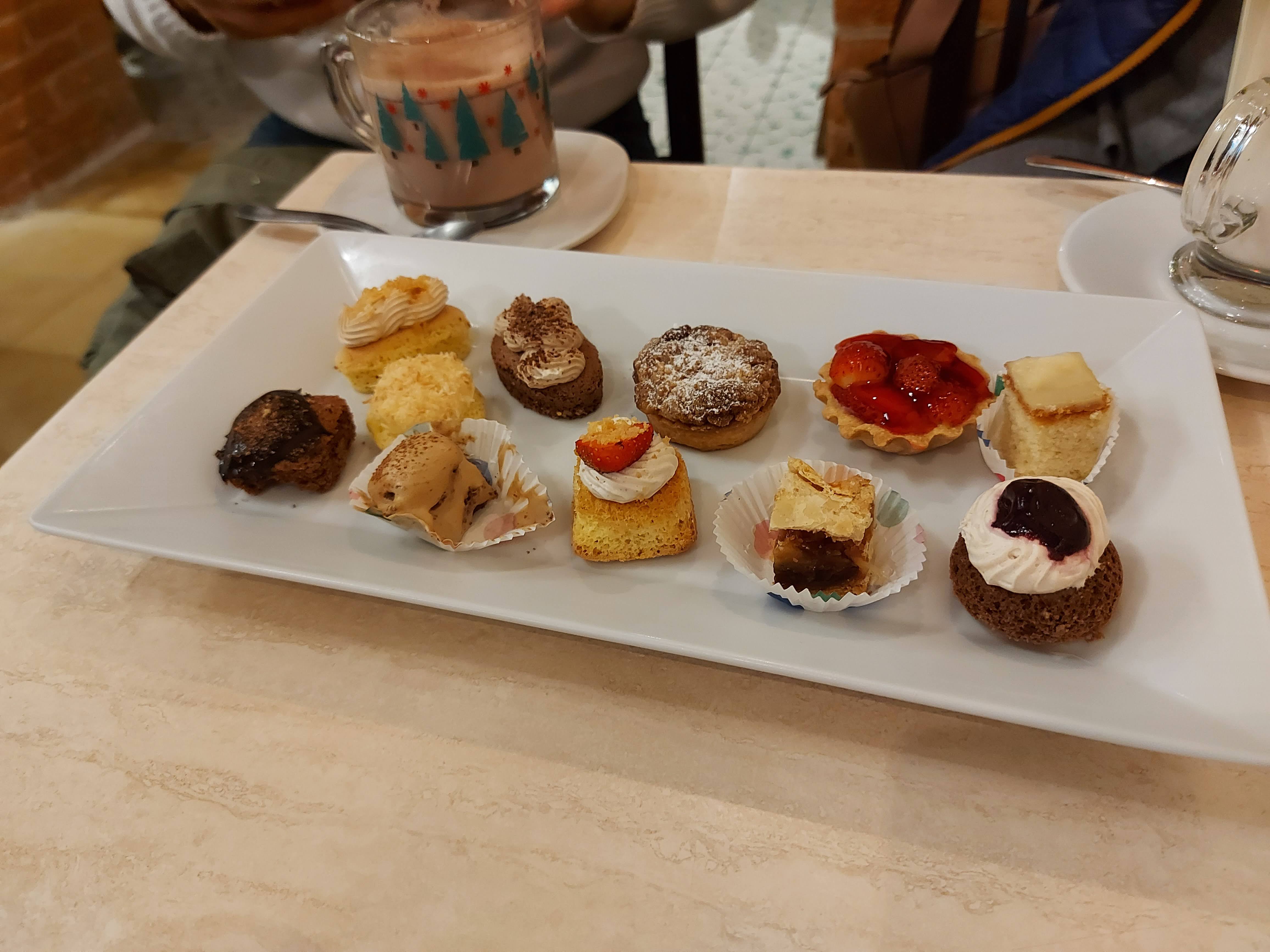 Café La Bombilla image 7