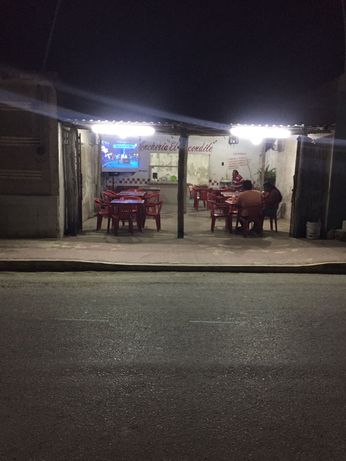 Lonchería el escondite image 6