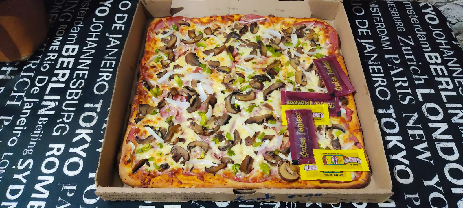 Guayaco's pizza image 10