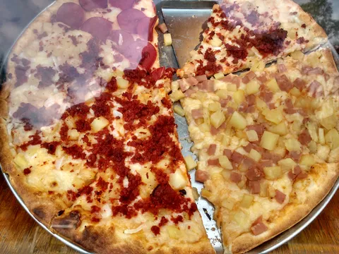 Denny Pizzas image 2