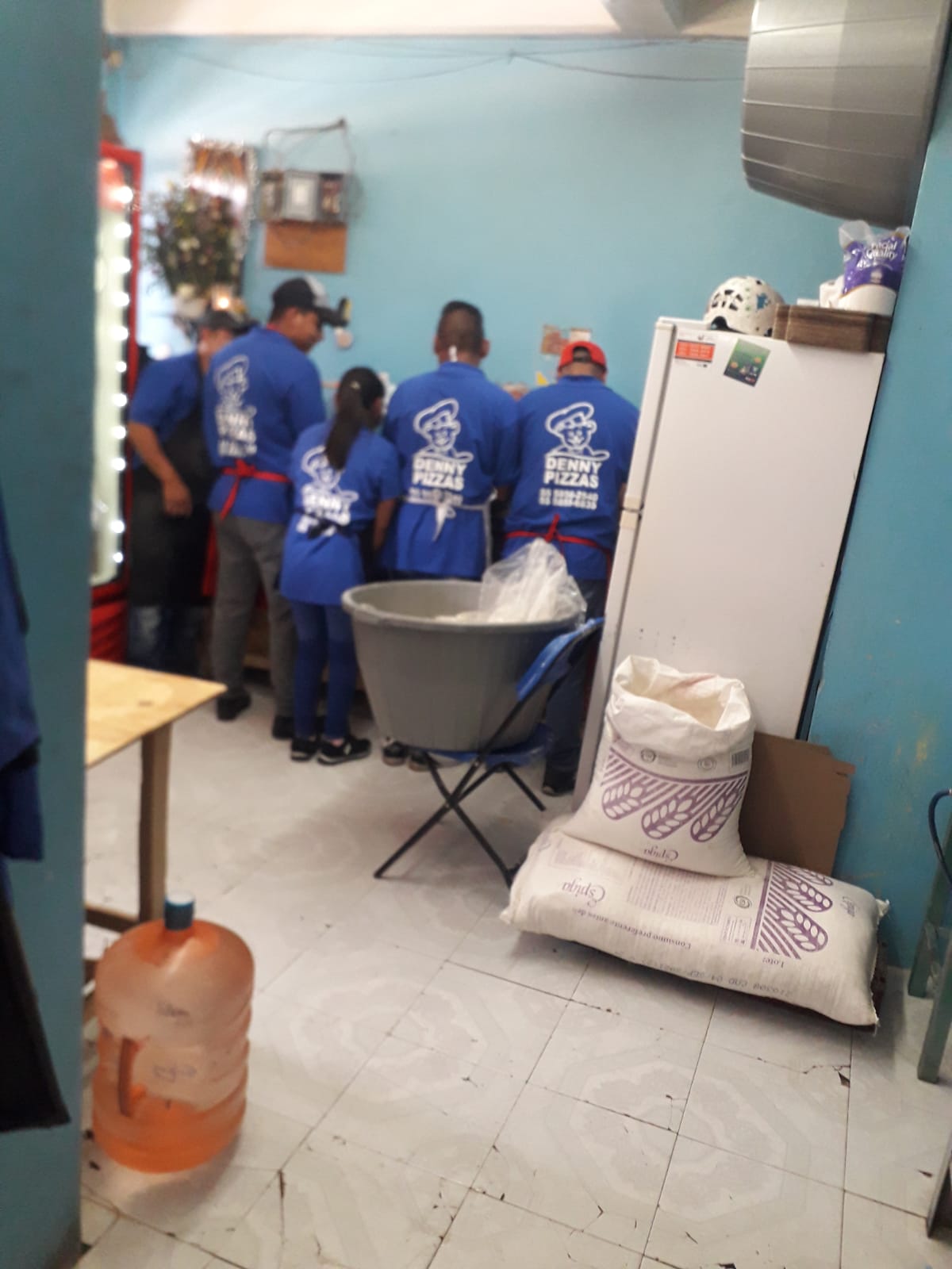 Denny Pizzas image 8