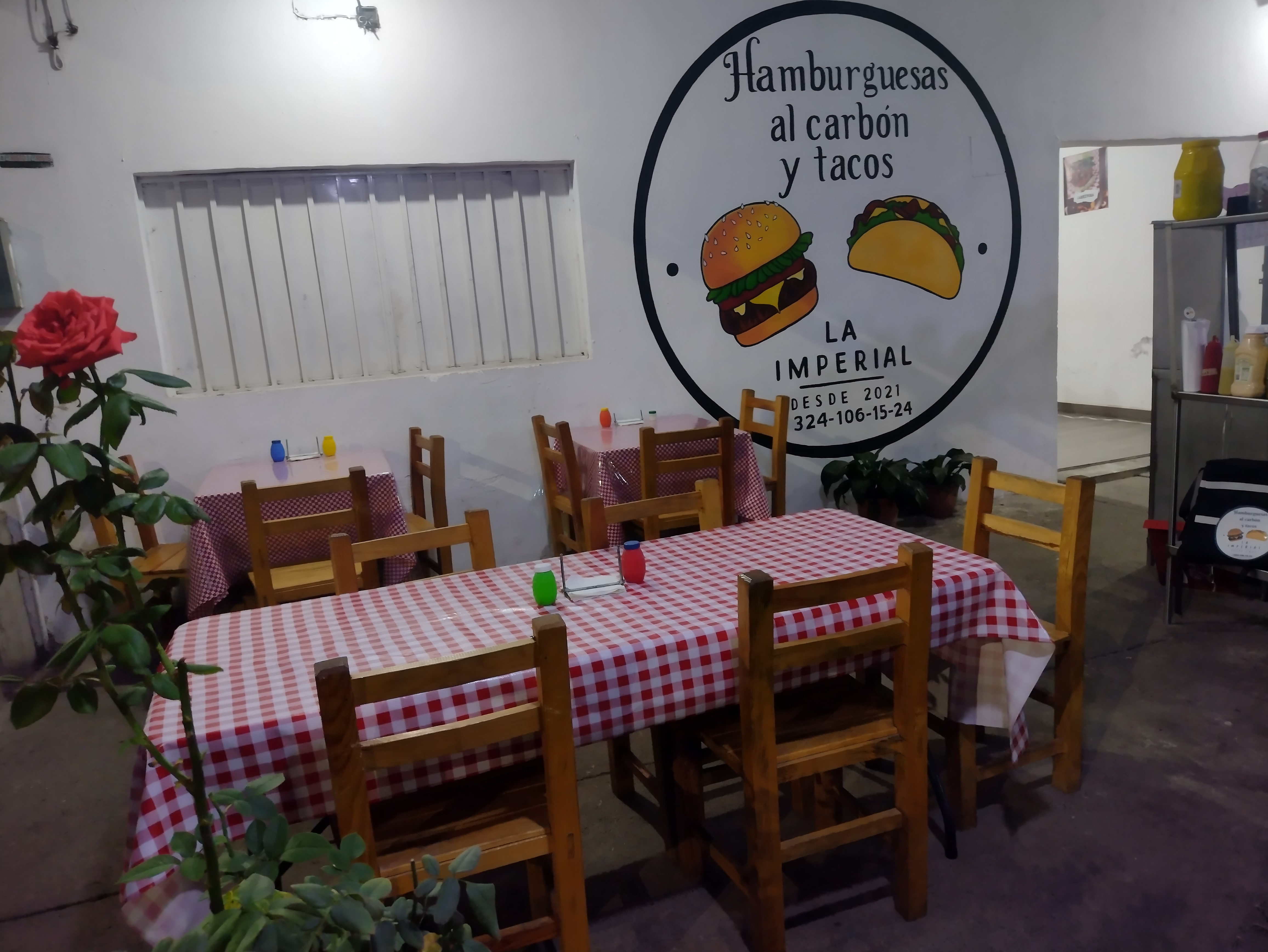 Hamburguesas al carbón y tacos "LA IMPERIAL" image 5