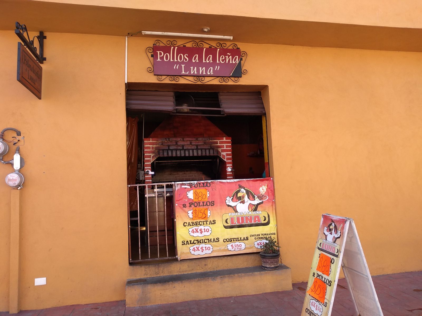 Pollos a la leña Luna image 1