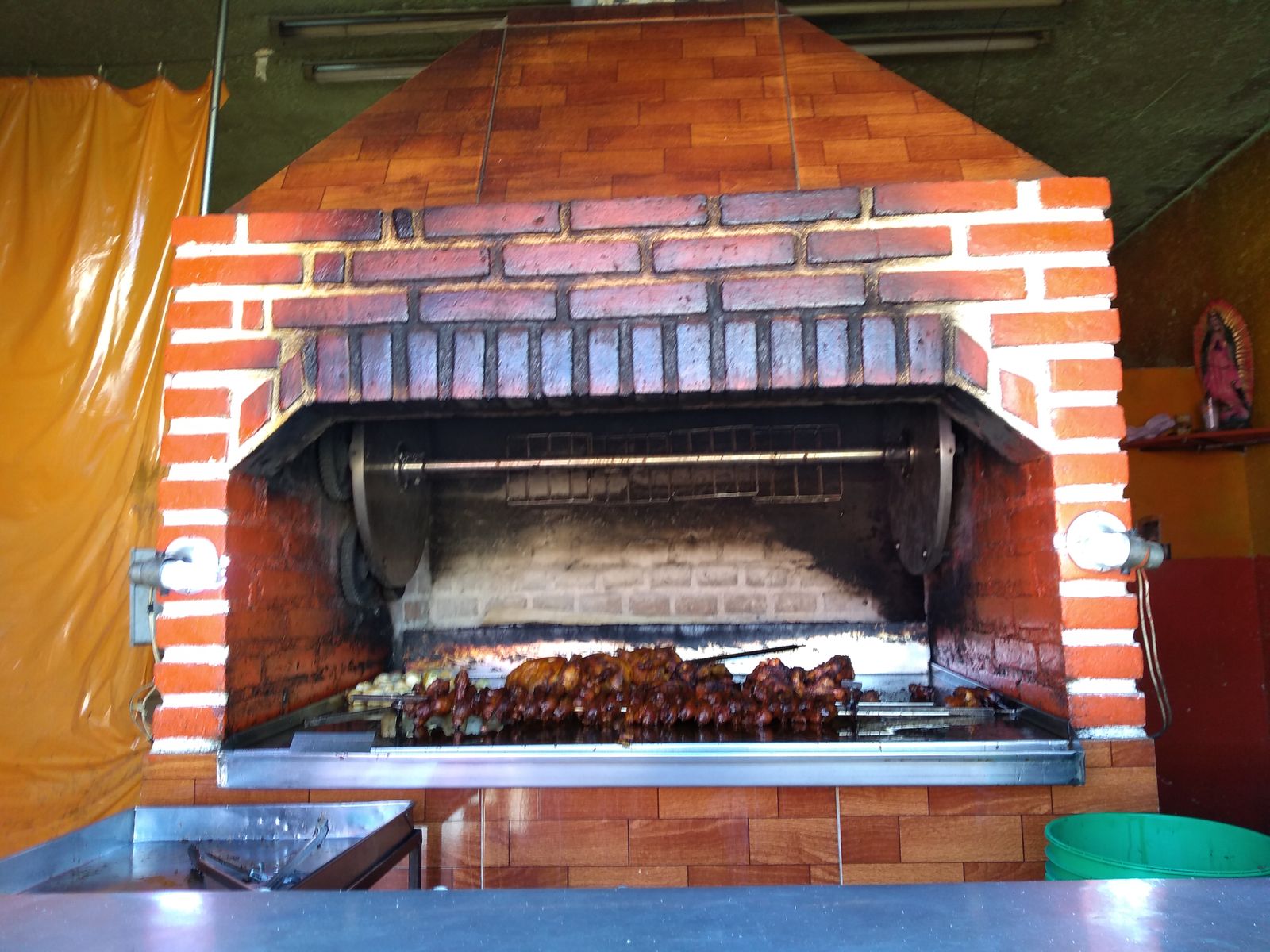 Pollos a la leña Luna image 2