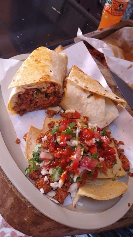 Tacos y hamburguesas “El Gallo” image 2