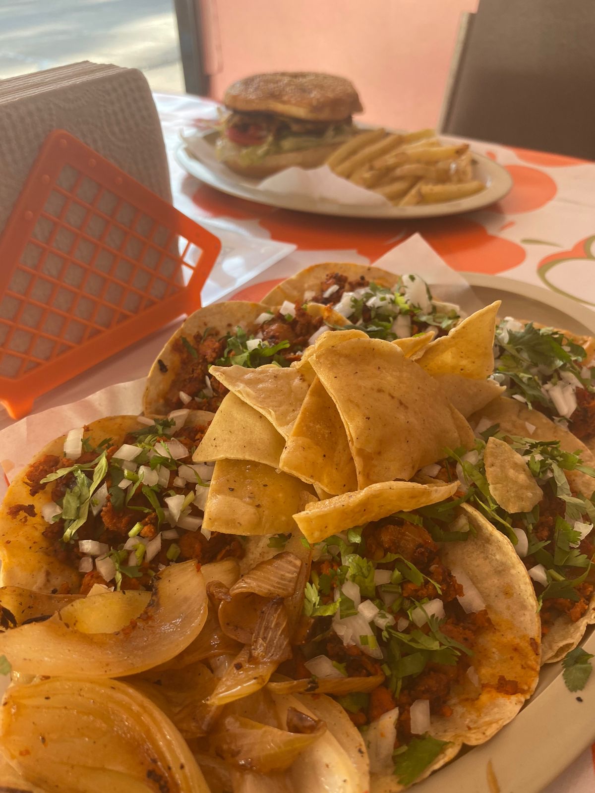 Tacos y hamburguesas “El Gallo” image 4