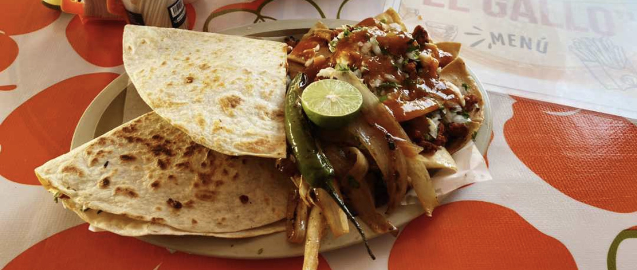 Tacos y hamburguesas “El Gallo” image 7