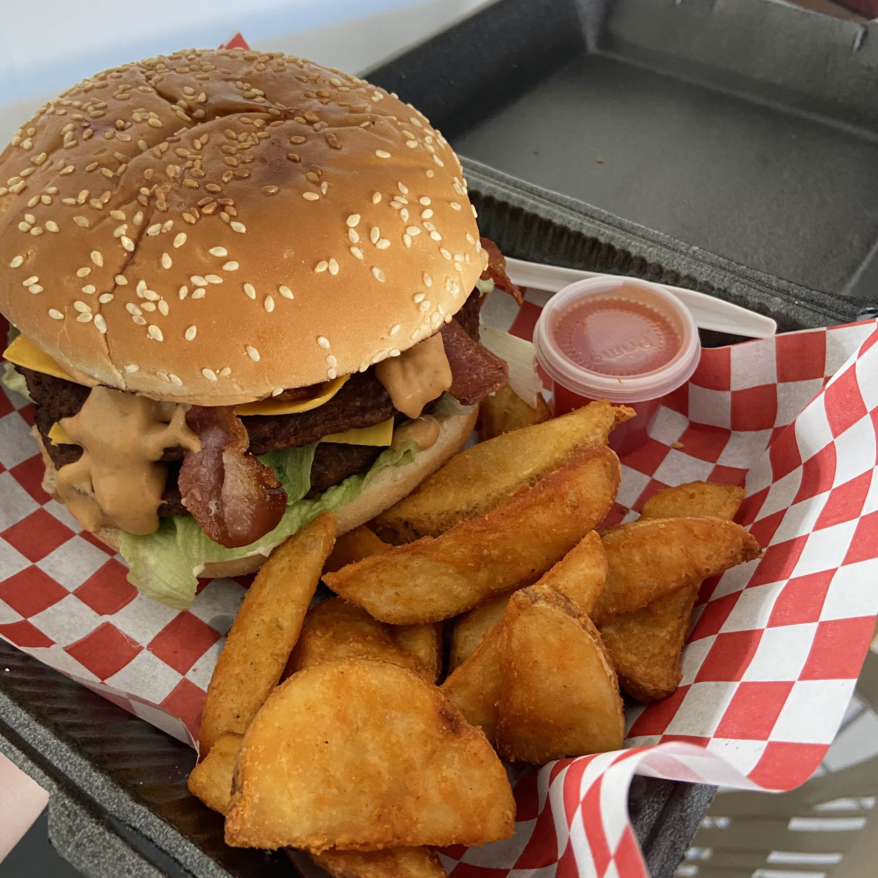 La Estación-hamburguesas, boneless y alitas image 2