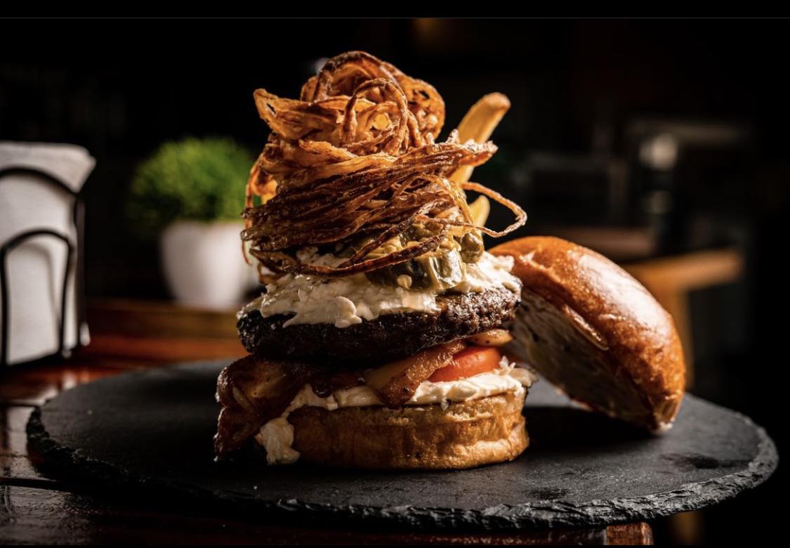 Fuego rey Lounge burger & Tacos image 4