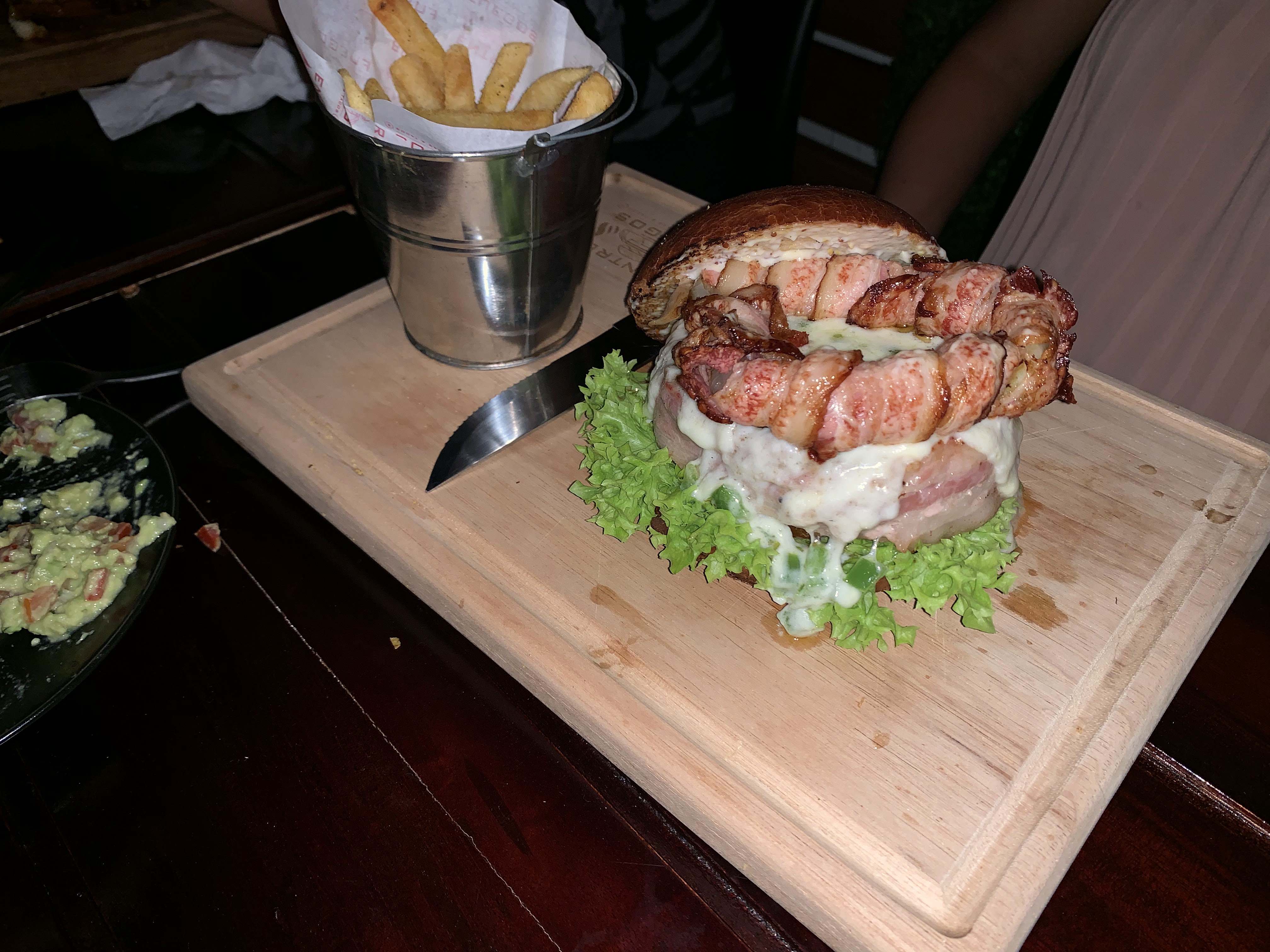 Fuego rey Lounge burger & Tacos image 5