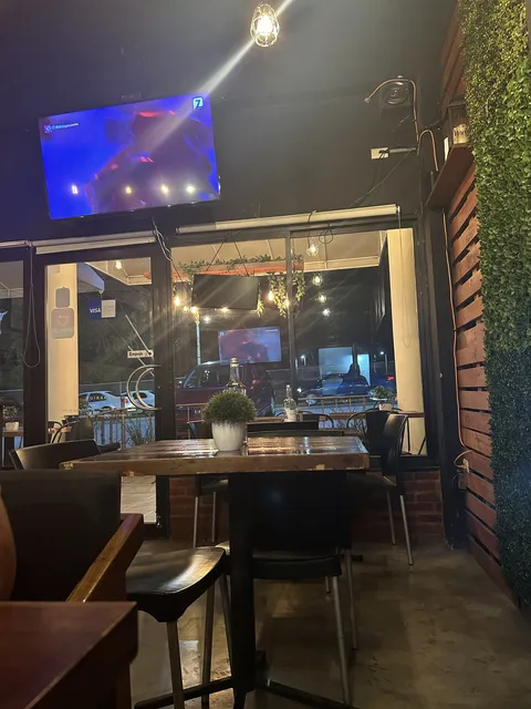 Fuego rey Lounge burger & Tacos image 6
