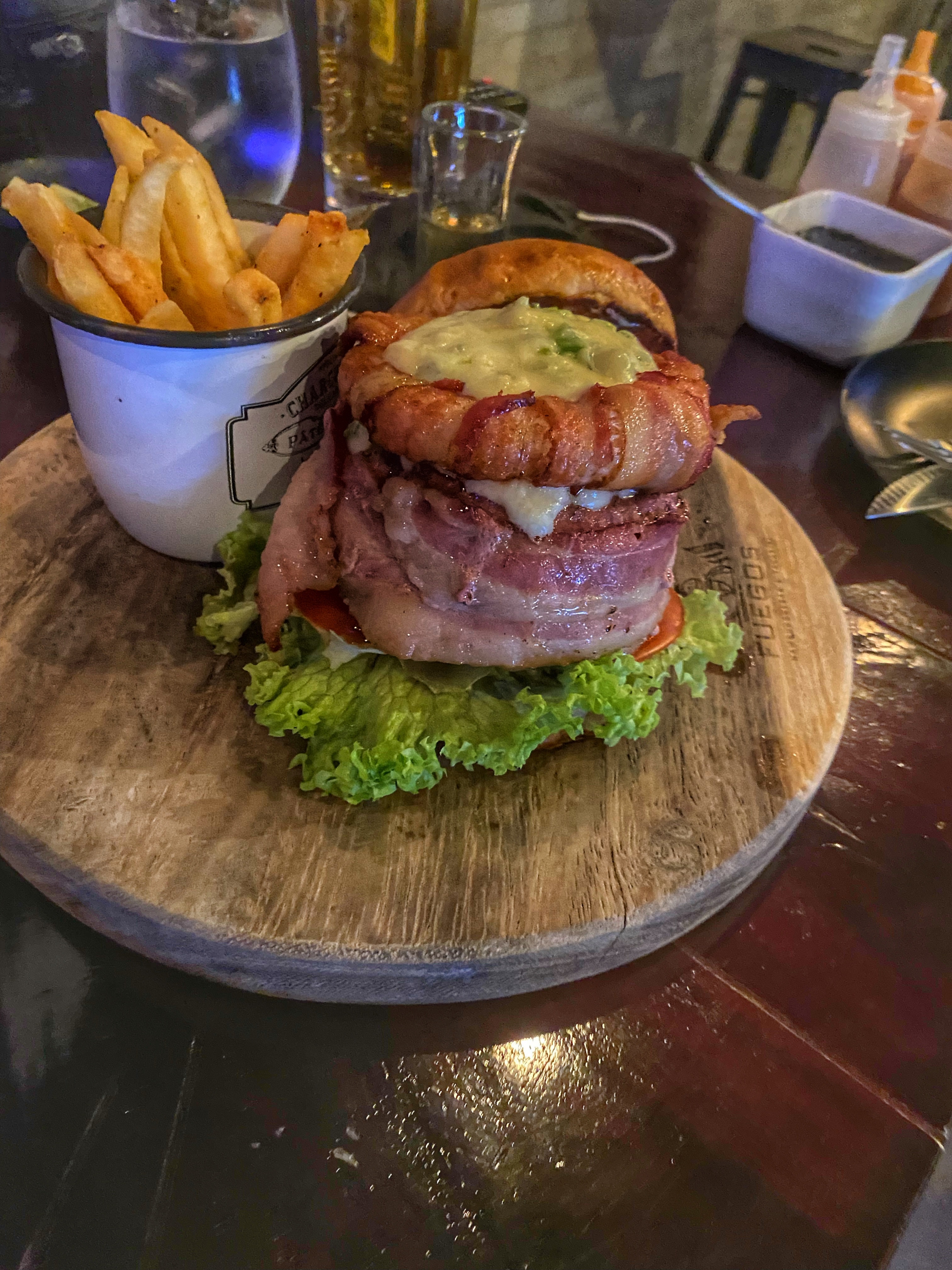 Fuego rey Lounge burger & Tacos image 8