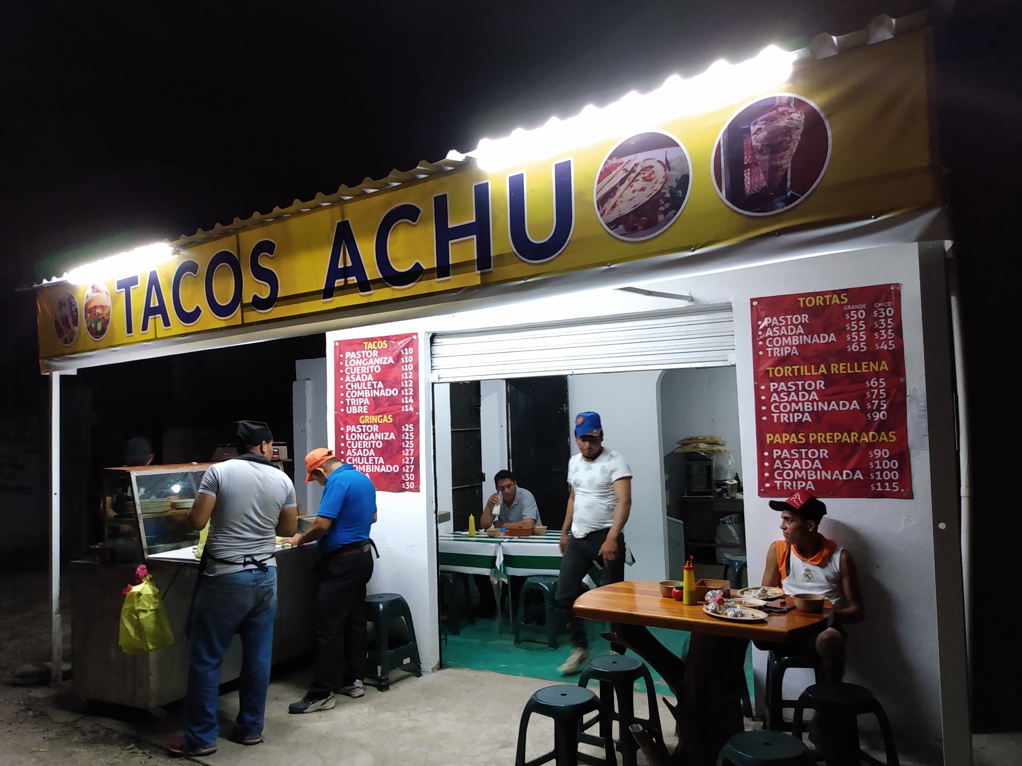 Taquería achu image 2
