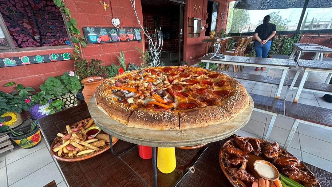 Artisan pizza image 2