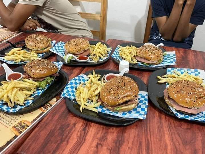 El Pasadero Hamburguesería image 2