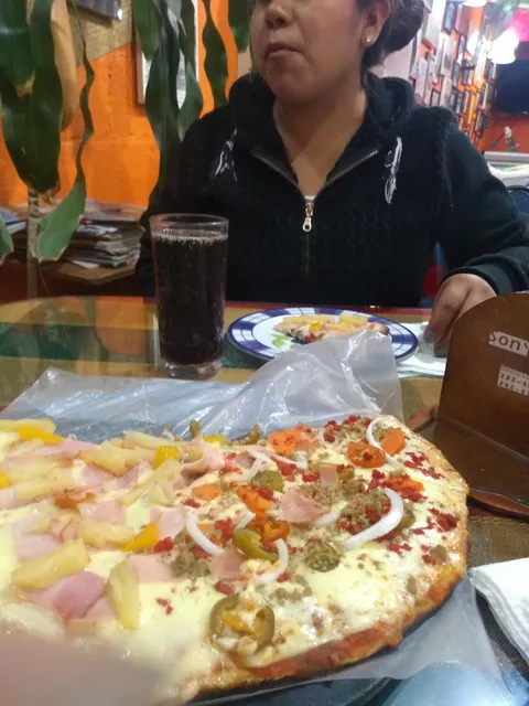 Pizzería Son`Pizzas image 6