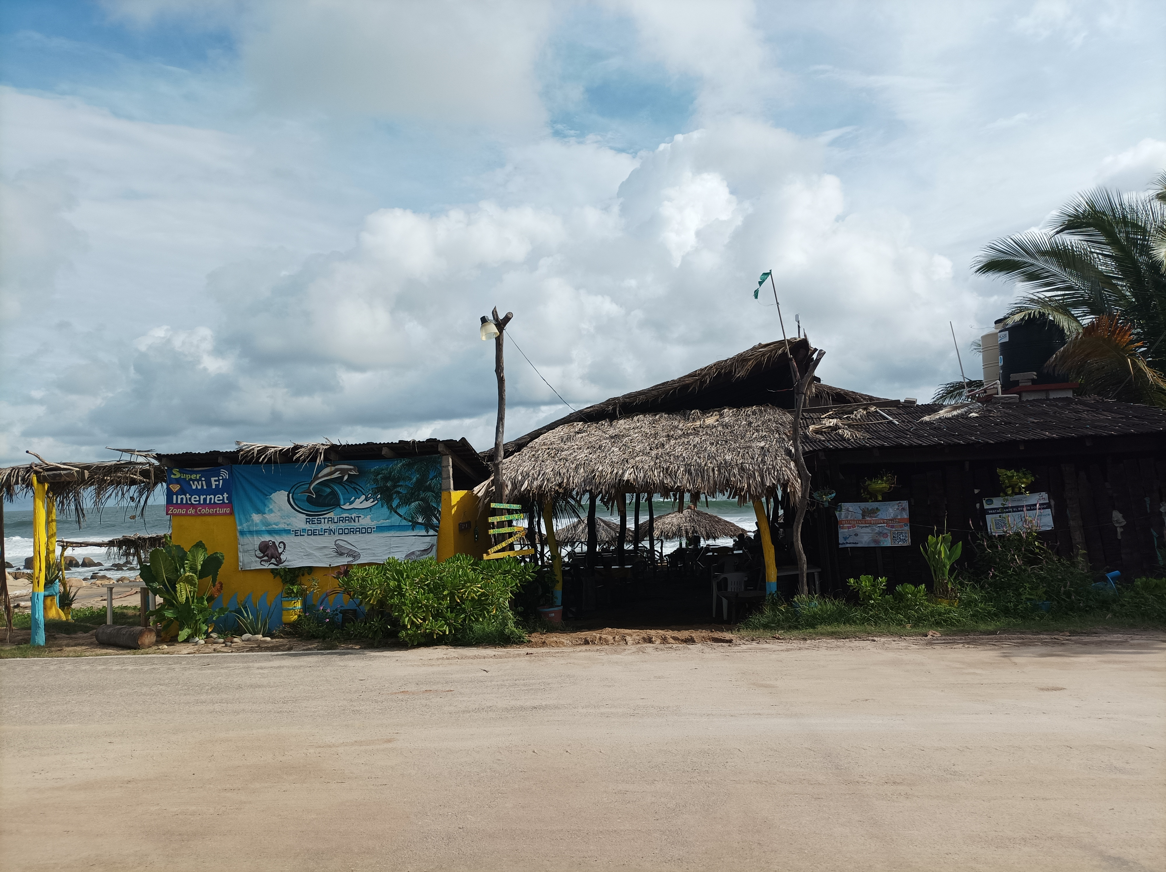 Cabaña-Restaurante "El delfín dorado* image 9