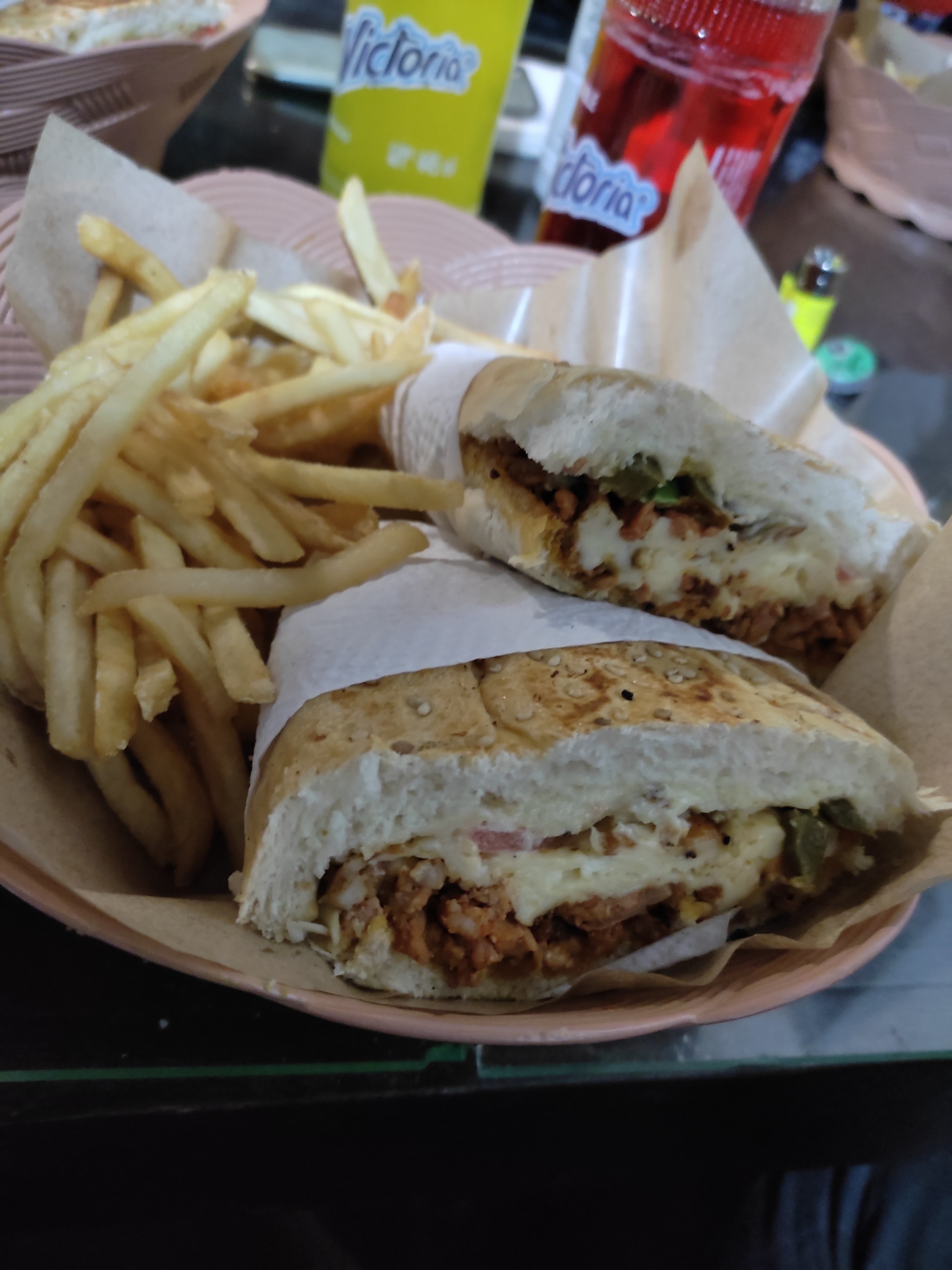 Mimi Tortas y Hamburguesas image 3