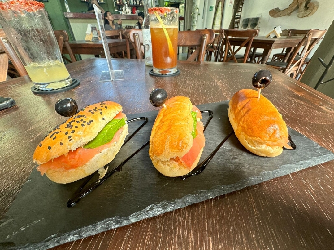 Plutarcos Bar image 7