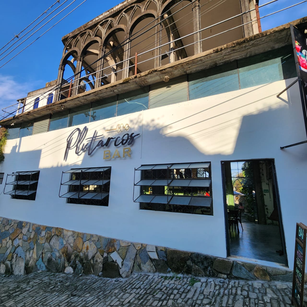 Plutarcos Bar image 10