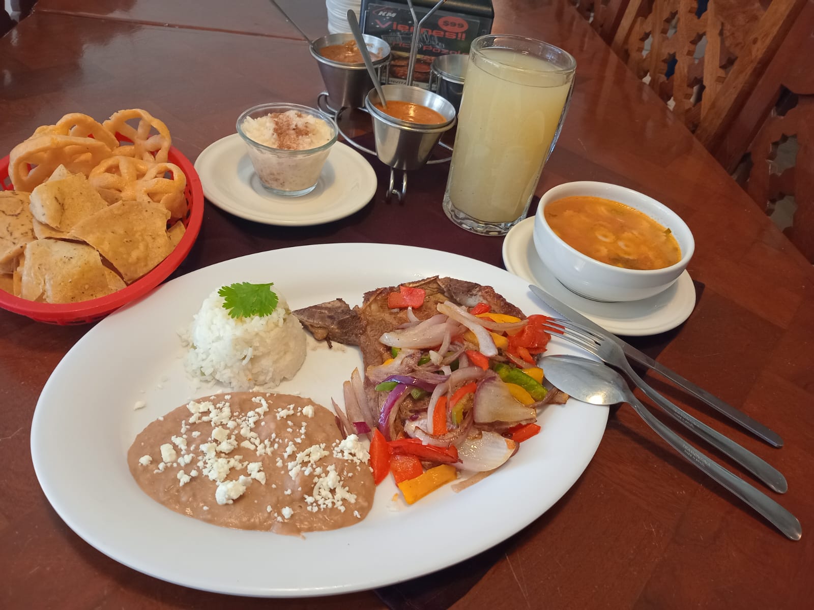 Club kilómetro Fonda Cafe image 9