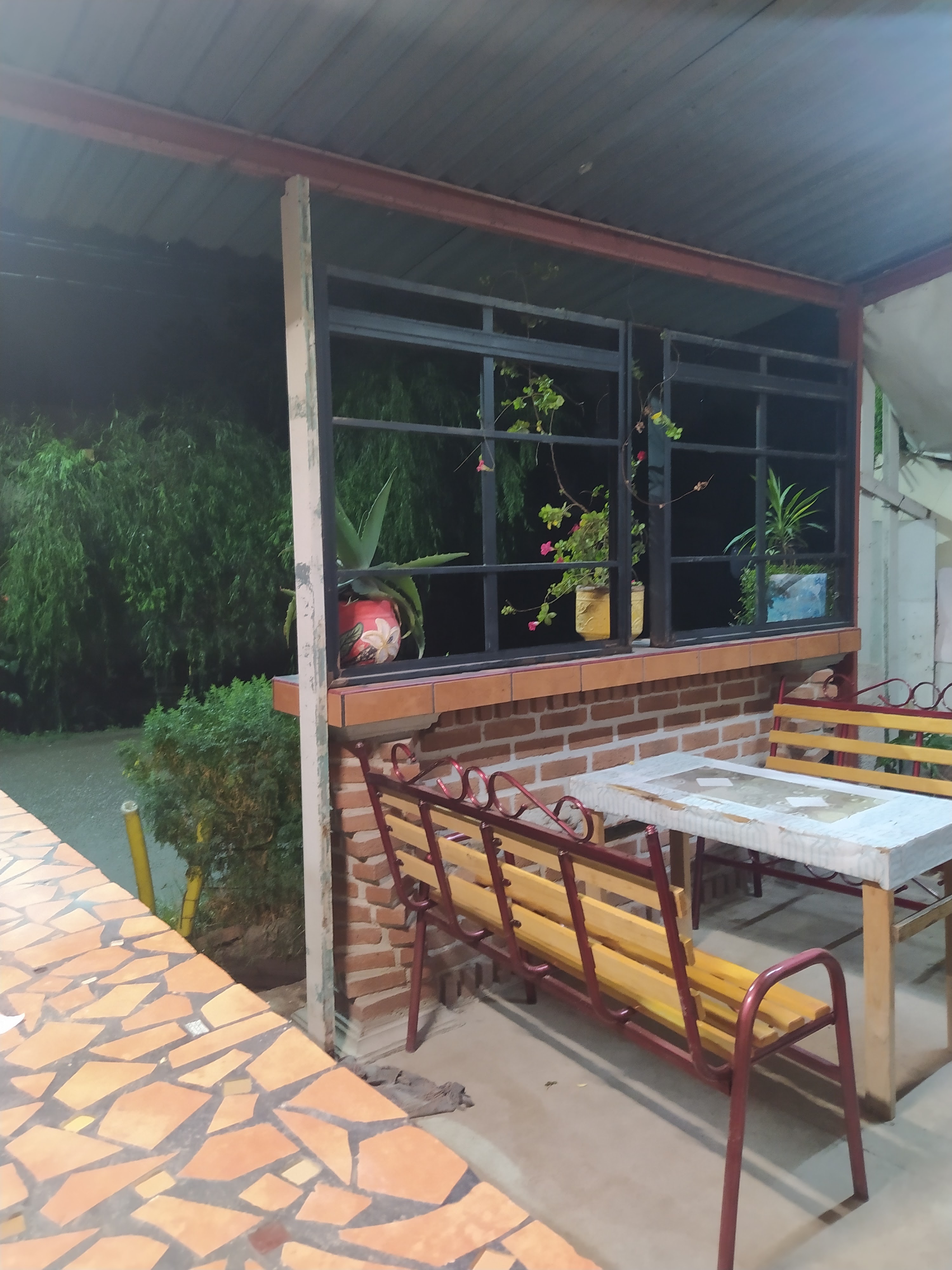 C & B Burger image 3