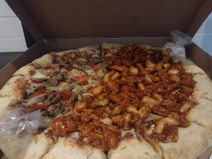 Yana's Pizza & More image 2