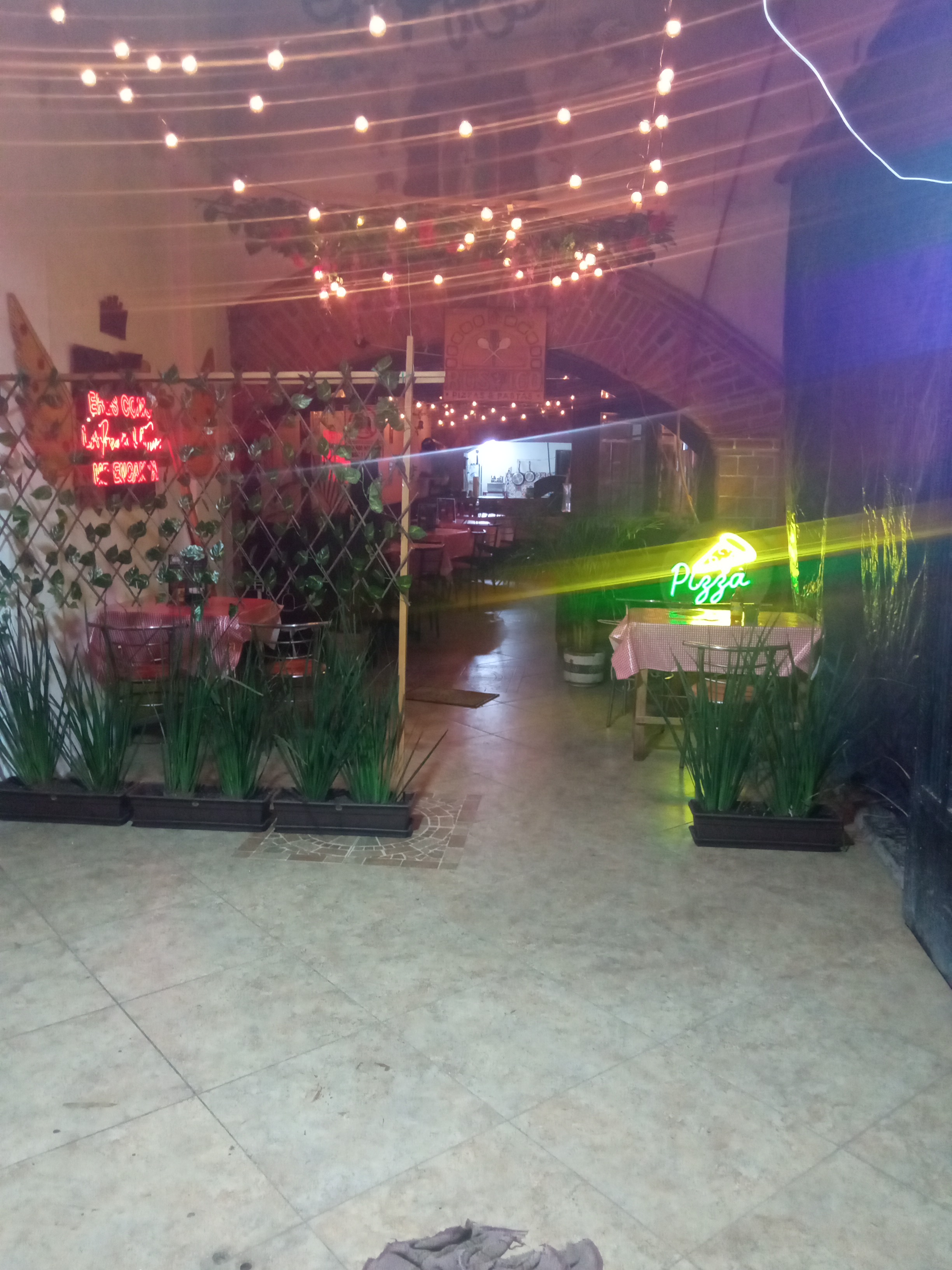 Rústico pizzas y pastas image 6