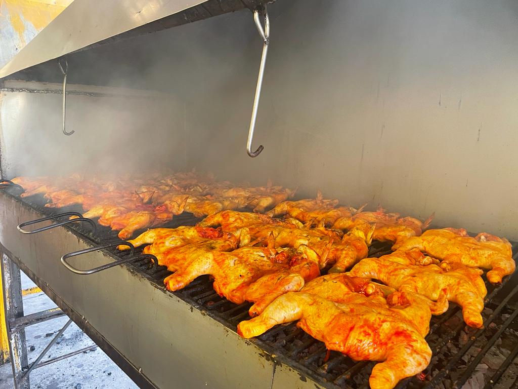 EL POLLO ROJO image 1