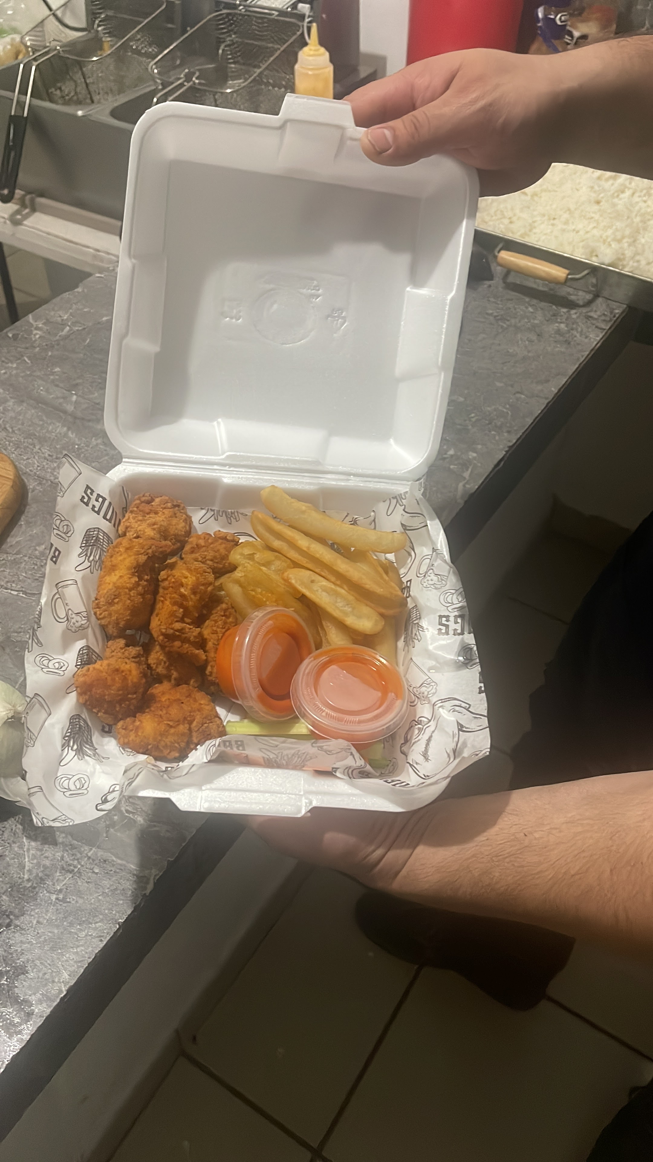 Mi Chief Burgers y Más image 3