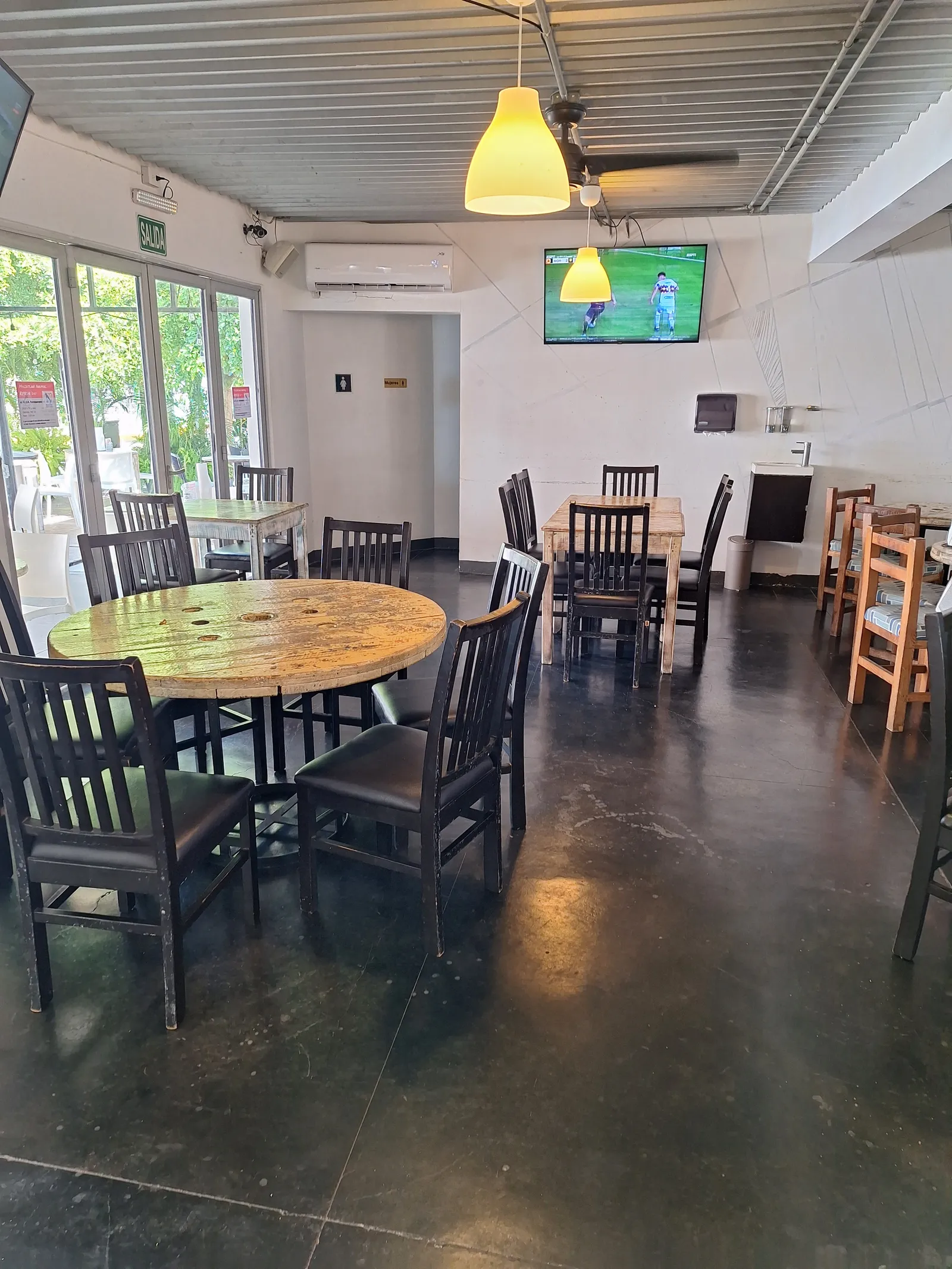 F.I.S.H. Fresh Intl. Seafood House image 1