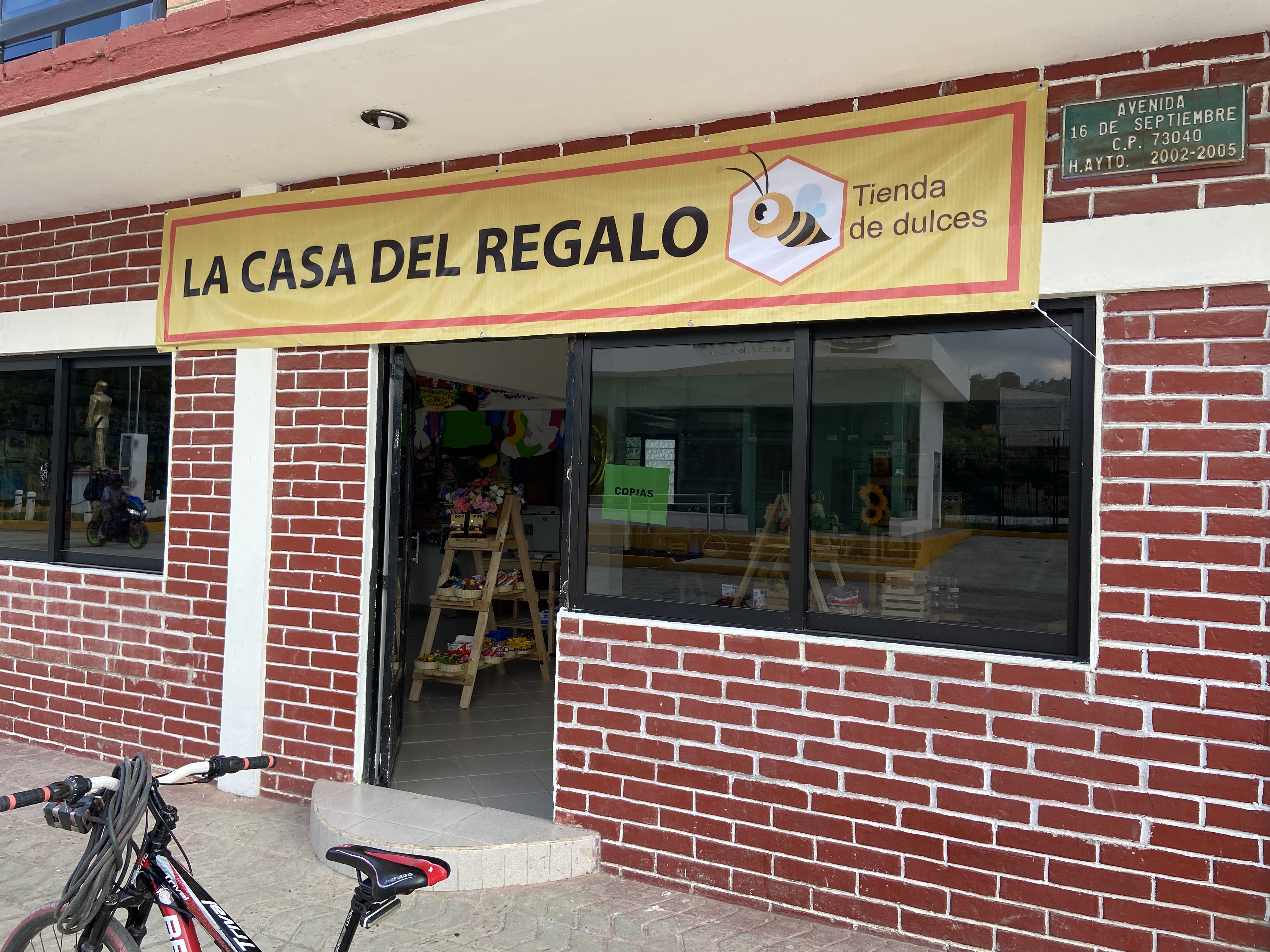 Tienda De Dulces "La Casa Del Regalo" image 1