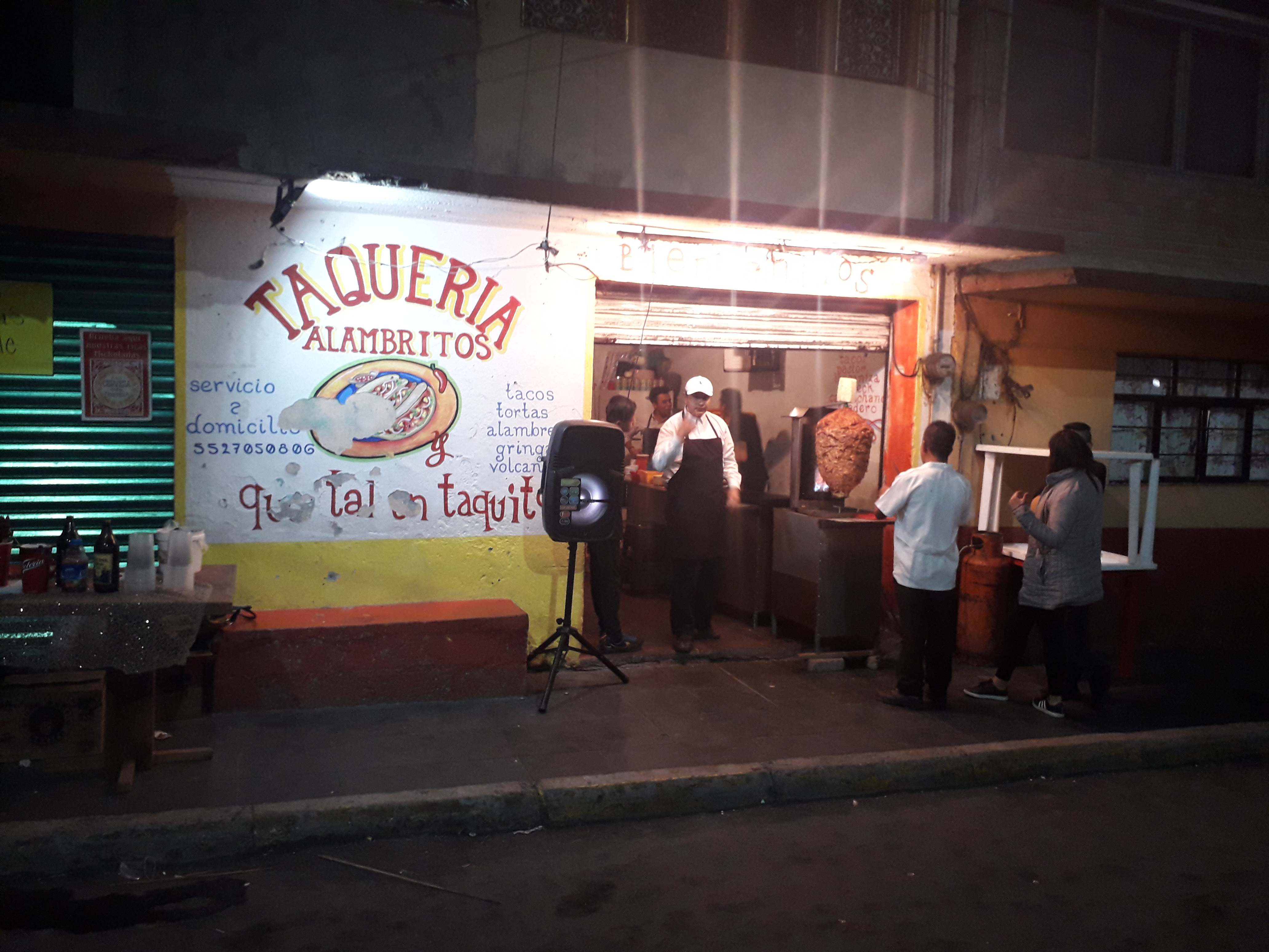 Taquería "alambritos y que tal un taquito" image 8