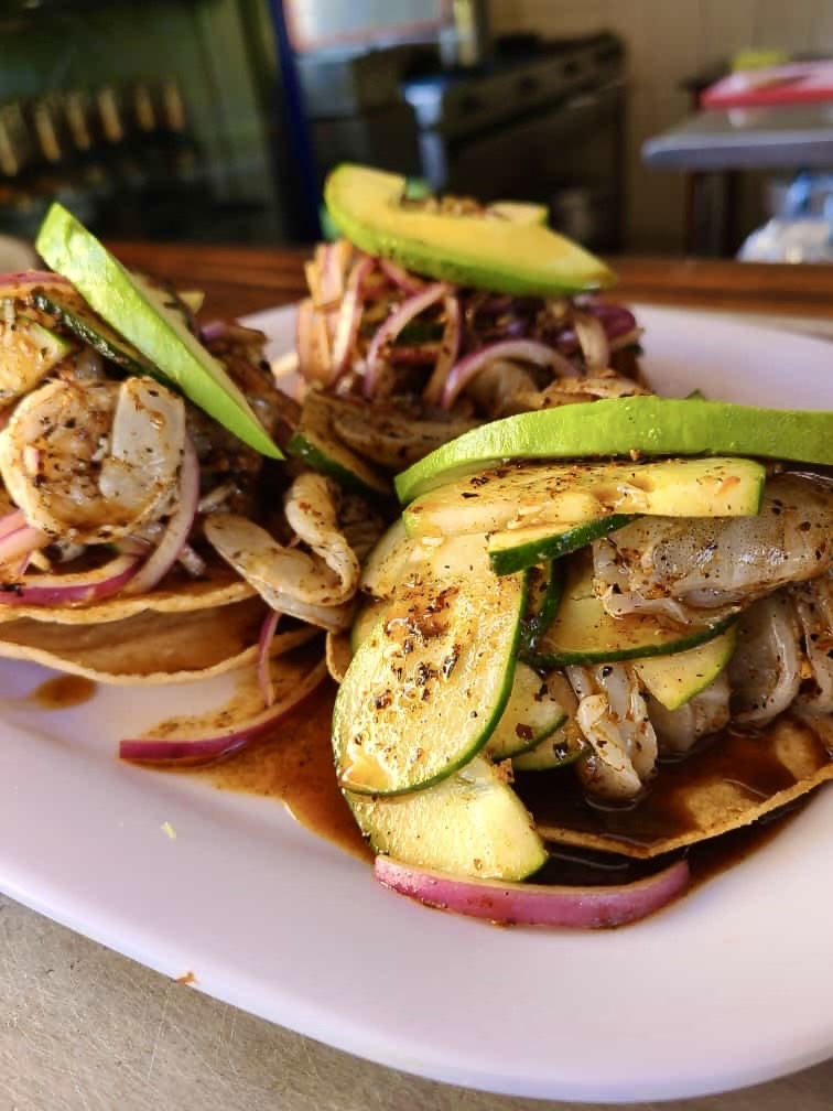 4 Vientos food & sports bar image 6