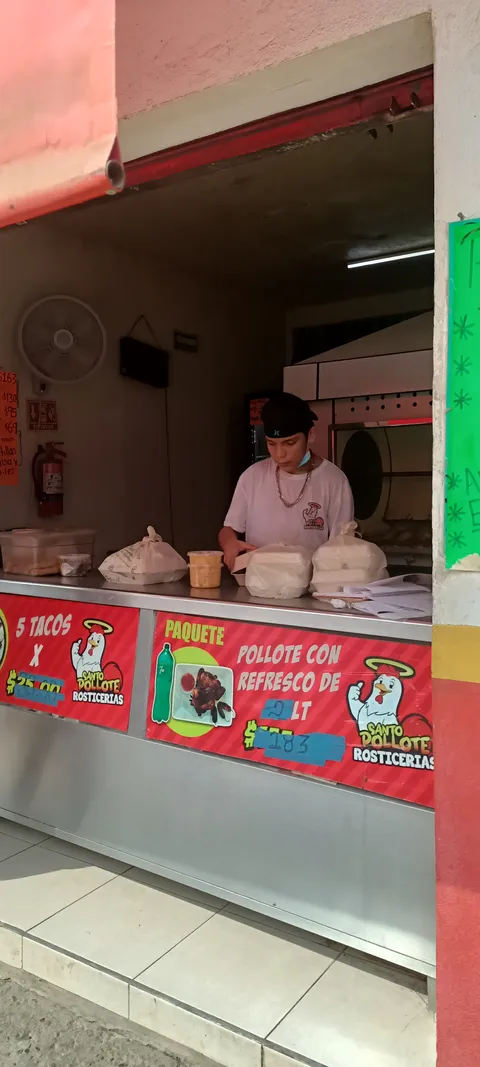 Santo Pollote Rosticería image 5