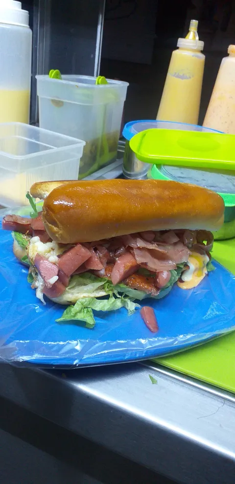 Hamburguesas "el canchis" image 2