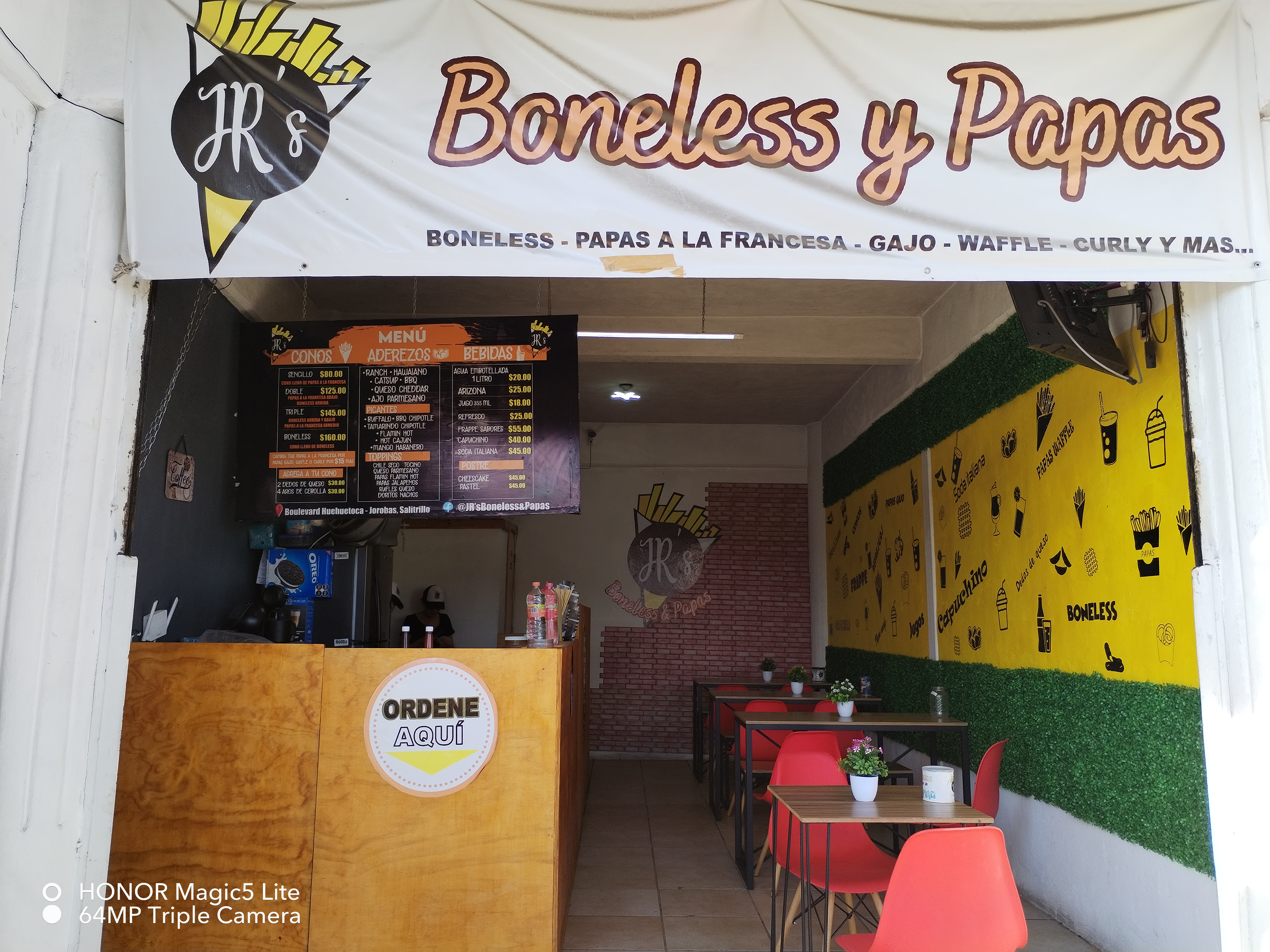 JR's Boneless & Papas image 1