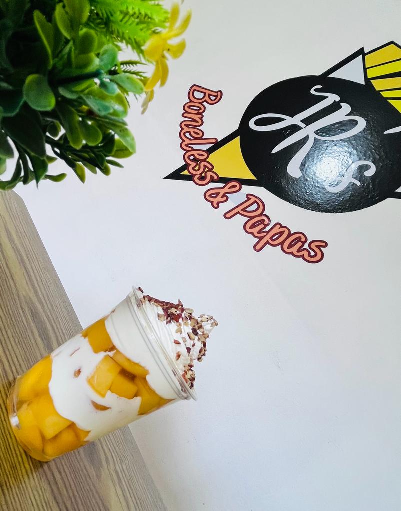 JR's Boneless & Papas image 6