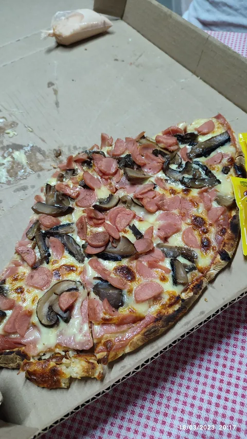 Pizzeria 3 Hermanos image 2