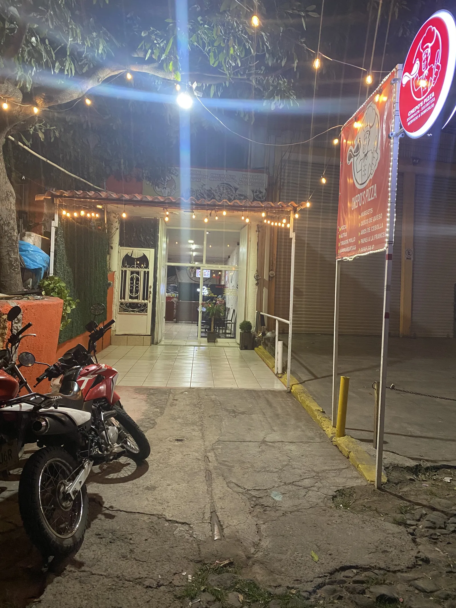 Chepos's Pizza image 4