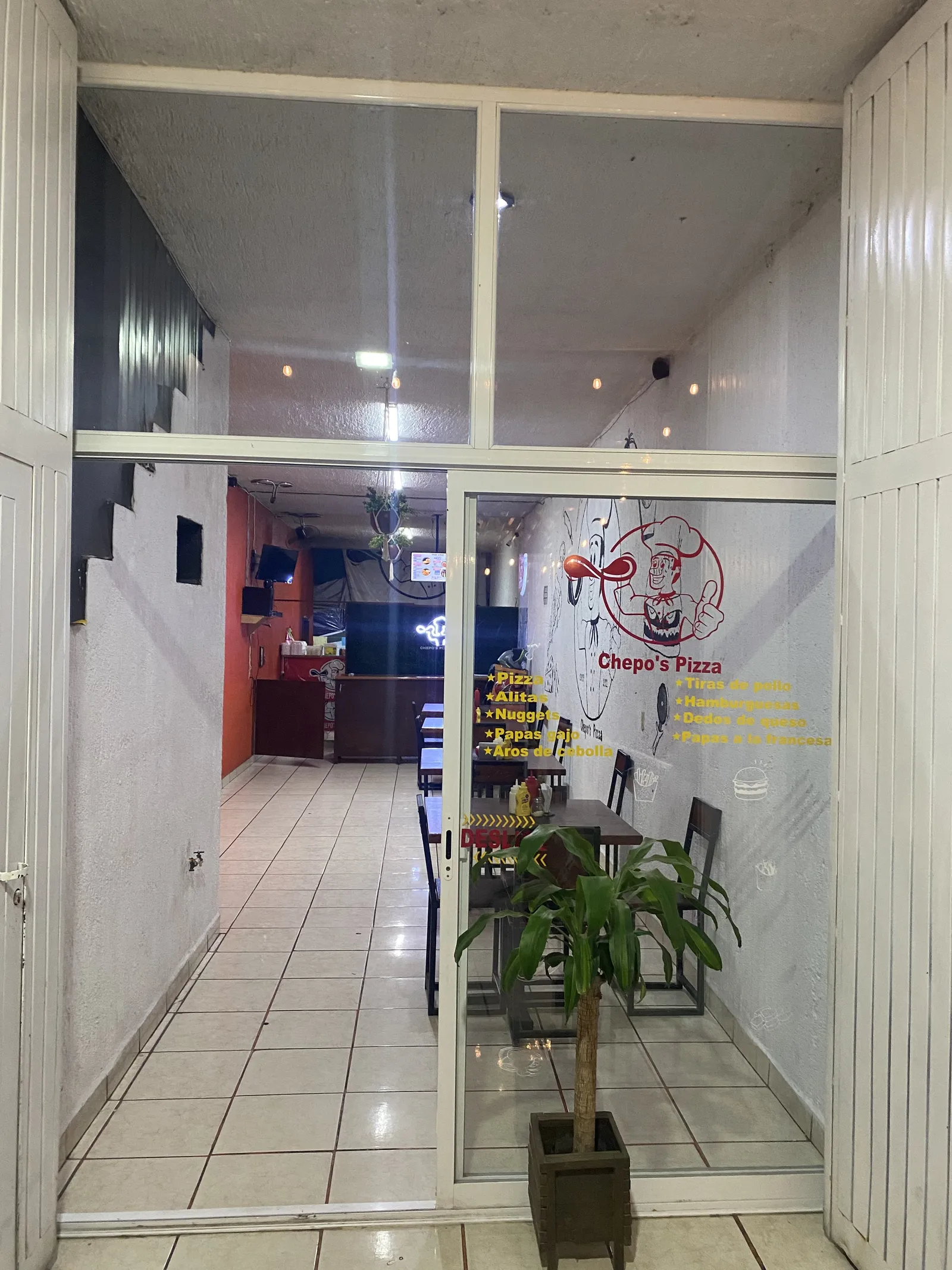 Chepos's Pizza image 5