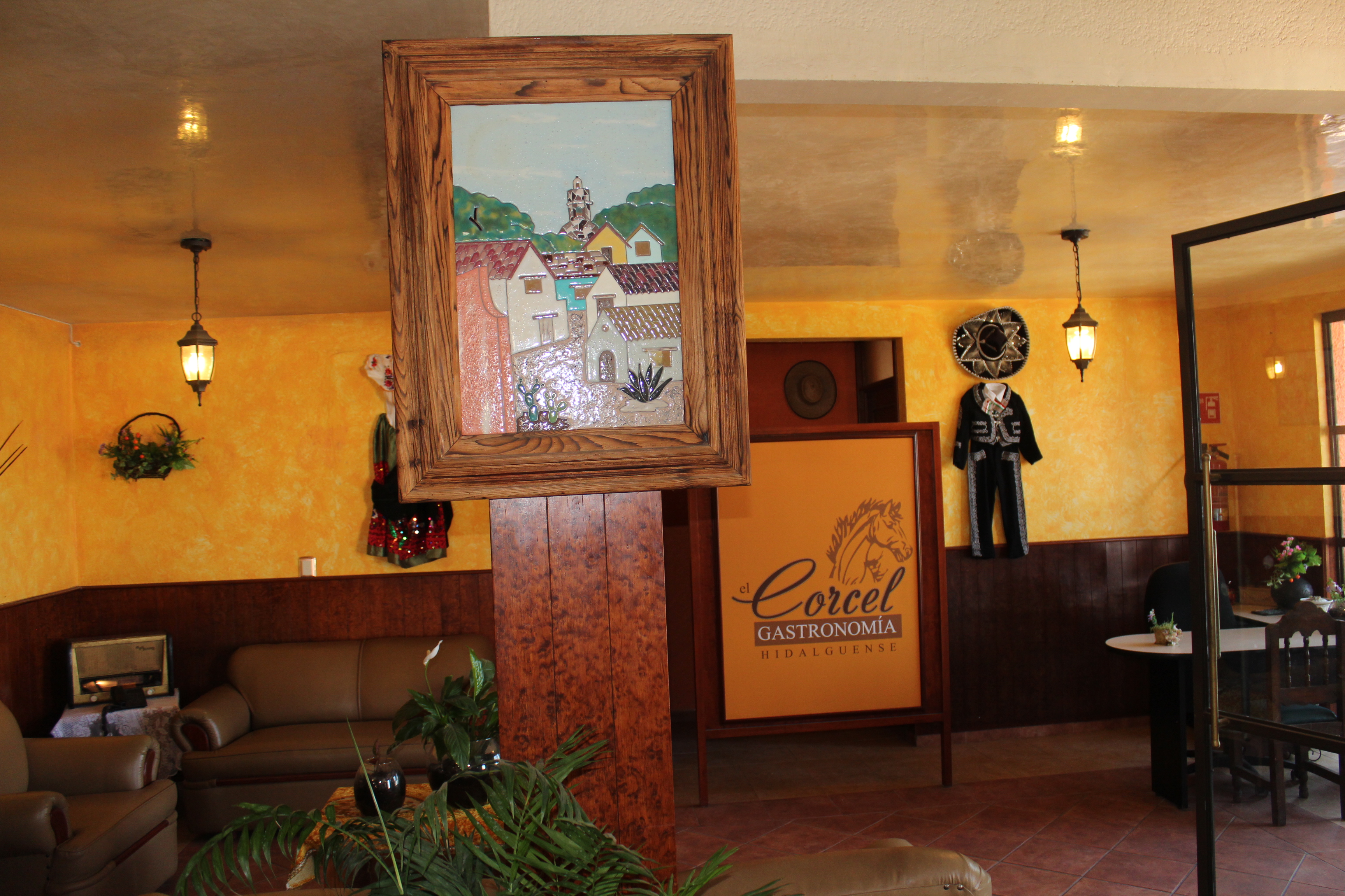 El Corcel Salón image 4