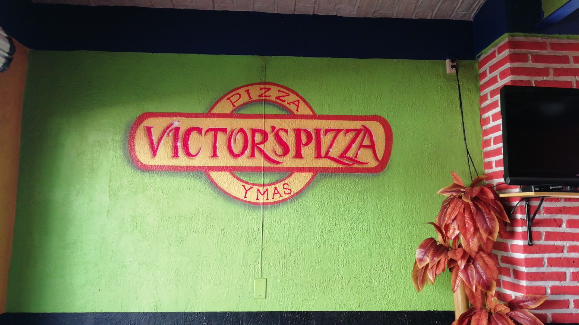 Victor's pizza image 4