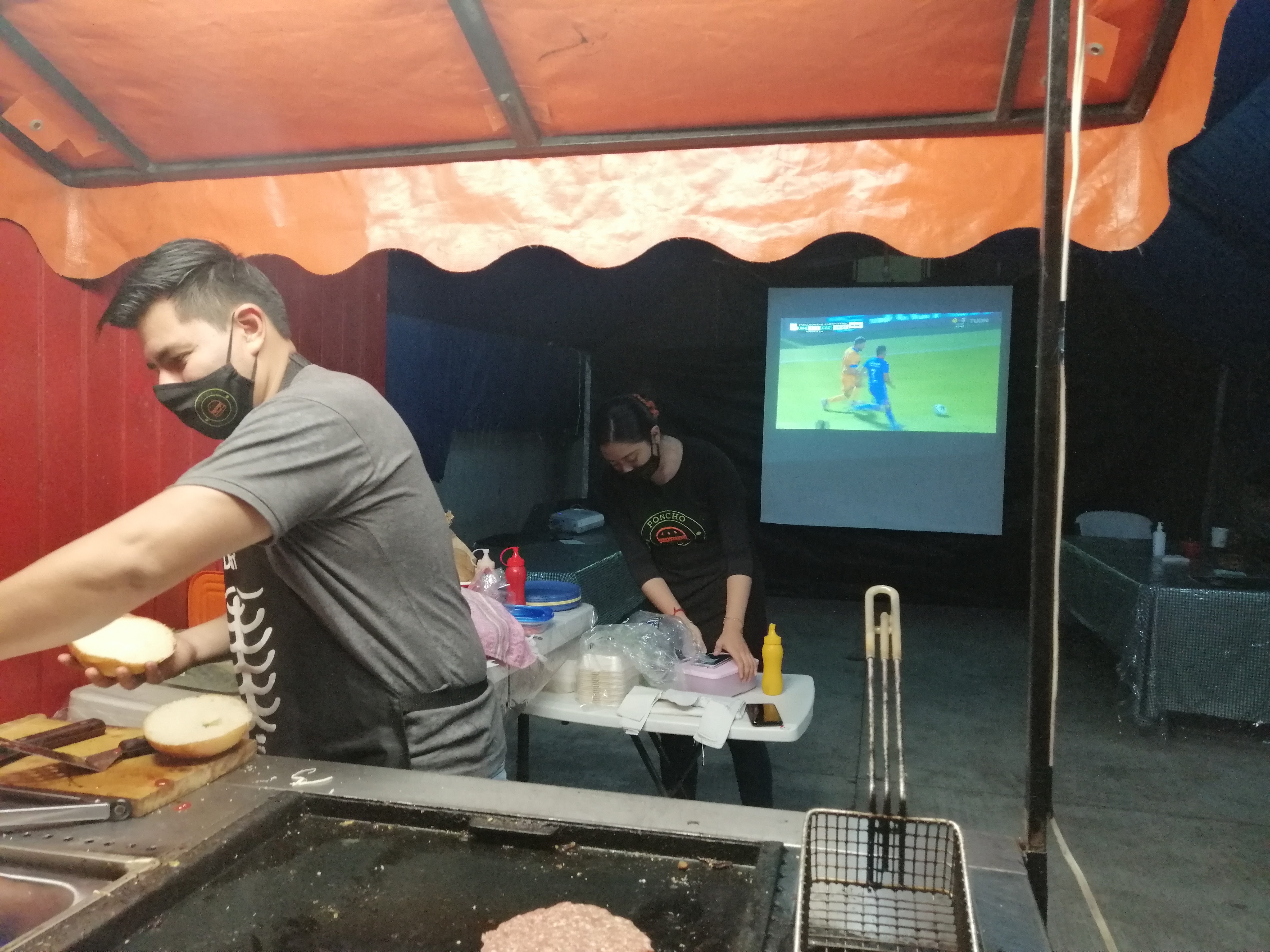 Poncho Burguer image 5